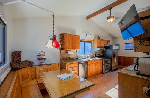 Dayton Cabin | Family mountain cabin with room to spread out 20 minutes from Harrisonburg, VA.