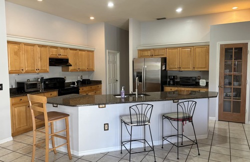 Fish Hawk House | Family Nook, cozy family vacation spot: large pool, close to Disney and beaches