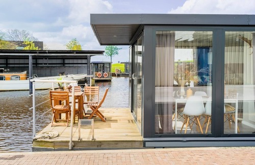 Zwartsluis Boat Rental | Family Oasis: Houseboat near Giethoorn