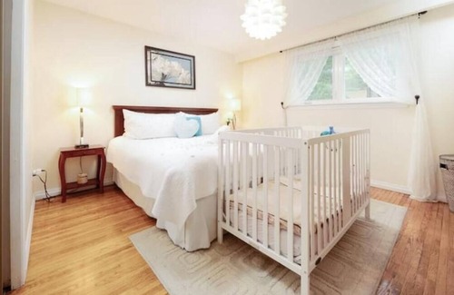 Mississauga House | Family Oasis with an Enchanting Backyard
