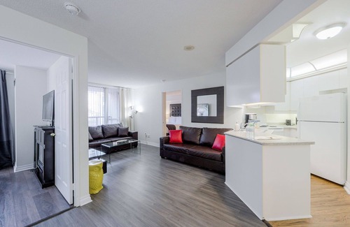 Bay Street Corridor Condo | Family of 6 Bay St. 2Bedroom 2Bath Condo FREE Parking WALK to Sick Kids Hospital