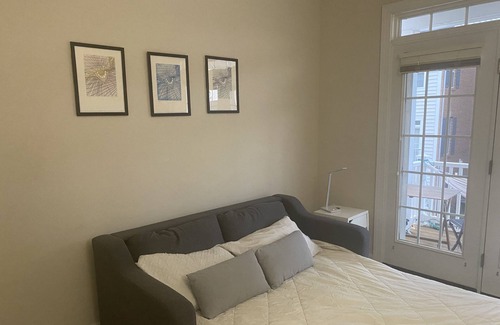 Gaithersburg House | Family or group. Comfortable, modern house with garage, balcony, gym, pool.