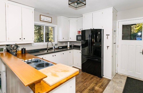 Dysart et al Cottage | Family Oriented 4 season Cottage with Hot Tub on Kennisis Lake, Haliburton