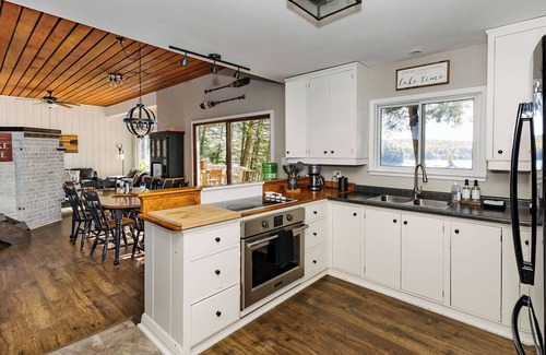 Dysart et al Cottage | Family Oriented 4 season Cottage with Hot Tub on Kennisis Lake, Haliburton