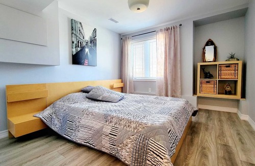 Innisfil Apartment | Family-oriented neighborhood. Modern basement apartment with beautiful ravine.