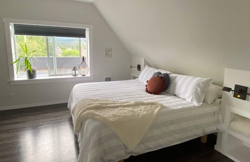 Regional District of Nanaimo House | Family Oriented spacious home (with nursery)