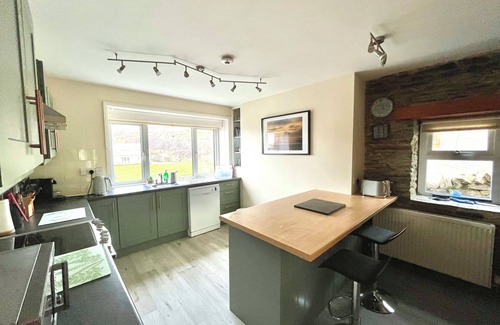 Trebarwith Strand House | Family Owned, perfect for Trebarwith Strand beach & Coast (near Tintagel)