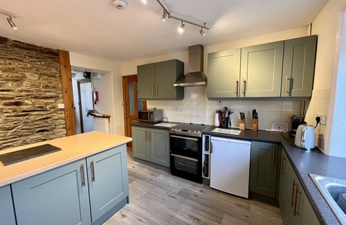 Trebarwith Strand House | Family Owned, perfect for Trebarwith Strand beach & Coast (near Tintagel)