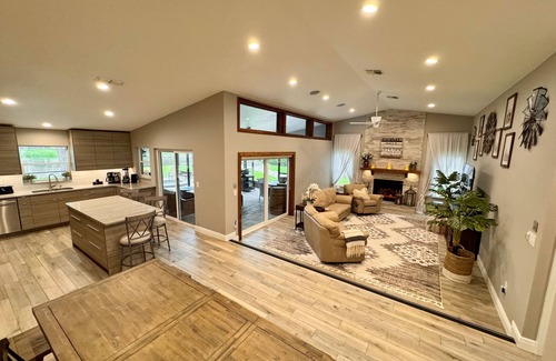 Ozona House | Family Paradise: Salt Pool, Hot Tub, XBox & Nature Views!