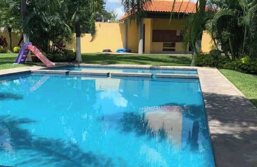 Jiutepec House | Family paradise with swimming pools, green spaces and sports facilities