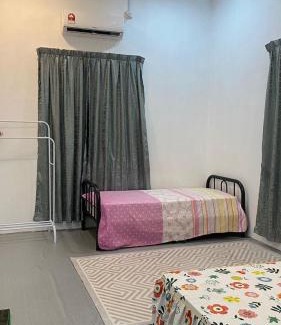Padang Pasir Luas House | Family PCB Homestay