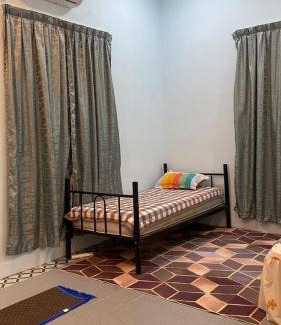 Padang Pasir Luas House | Family PCB Homestay