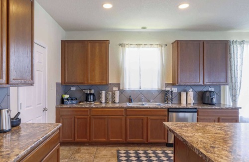 Wetmore House | Family-Perfect 5BR House - Fenced Yard & Style