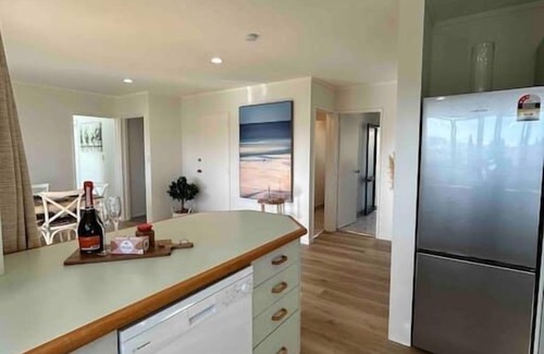 Springfield House | Family Perfect Winter Getaway, arcade, back yard, secure garage, parking