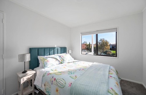 Springfield House | Family Perfect, winter getaway, secure yard, parking, mountain bikes, arcade
