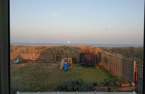 New Romney House | Family & Pet Friendly Home Direct On A Lovely Sandy Beach
