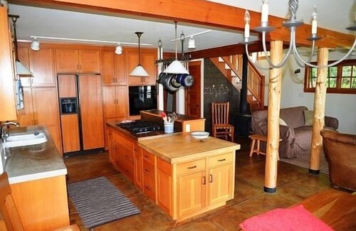 Bainbridge Island House | Family/Pet Friendly Home On 2.5 Miles Waterfront Neighborhood SPECIAL
