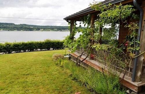 Bainbridge Island House | Family/Pet Friendly Home On 2.5 Miles Waterfront Neighborhood SPECIAL