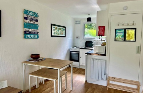 Kilkhampton Ski Chalet | Family & Pet friendly 2 bedroom Chalet near Bude, Cornwall