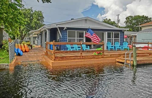 Weeki Wachee Gardens House | Family & Pet-Friendly River Escape w/Kayaks, Manatees & Outdoor Fun!