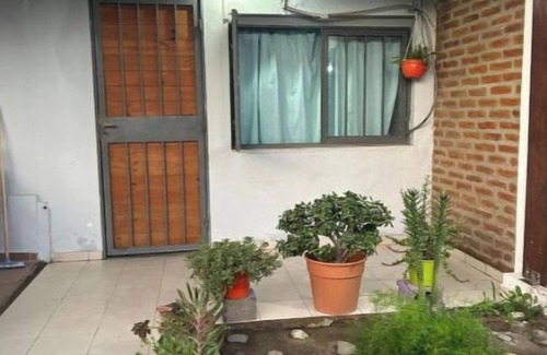 Cordoba Apartment | Family/pet friendly! Comfy- 15 min to airport, city centre and football stadium