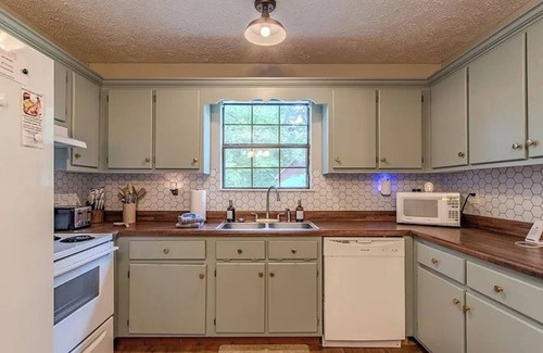 Counce House | Family & Pet Friendly Cozy Cabin 5 mins from Sportsman’s