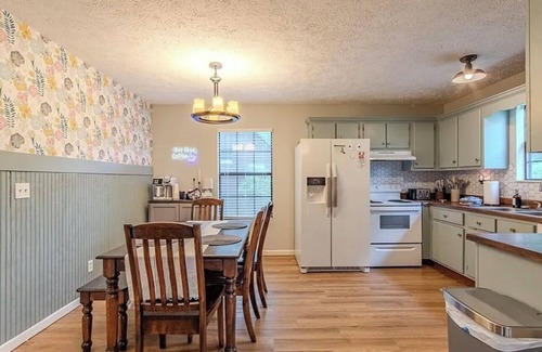 Counce House | Family & Pet Friendly Cozy Cabin 5 mins from Sportsman’s