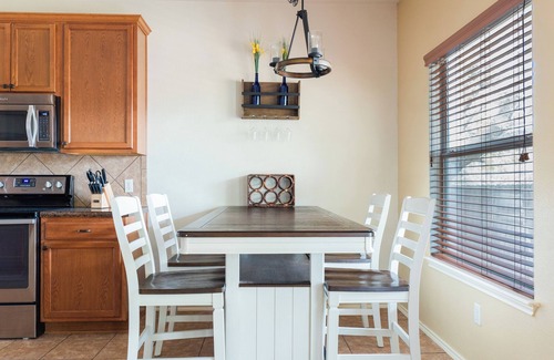 Hutto House | Family-Pet Friendly Grill & Fire Pit By Kalahari
