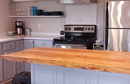 Black Creek House | Family & pet friendly guesthouse with private beach
