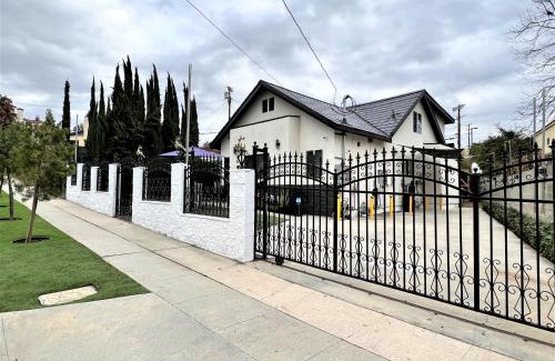 Eagle Rock Apartment | Family/pet friendly home near Hollywood & Pasadena
