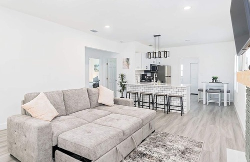 Lakeland House | Family & Pet Friendly Home near TigerTown & Downtown Lakeland