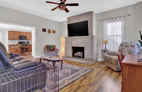 Marietta House | Family/Pet friendly home in Historic Marietta!