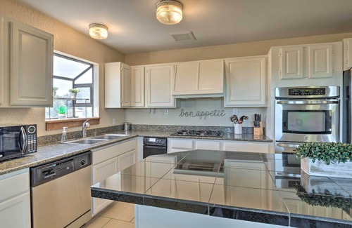 Briarcliff House | Family & Pet Friendly LAKE TRAVIS Retreat! DEER/Golf/Pickleball/BOATS welcome!