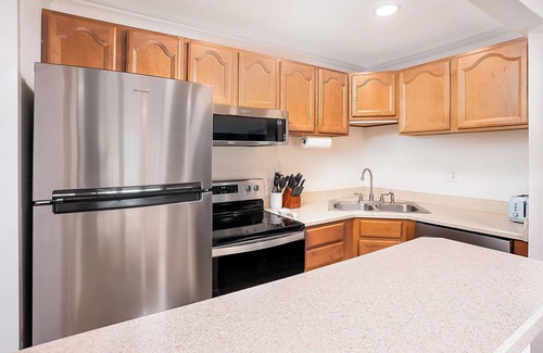Auburn Condo | Family & Pet Friendly, Location Style & Comfort *3BR/2BA Walk To Everything