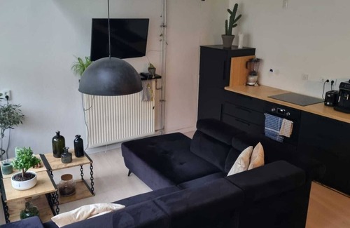 Nieuw-West Apartment | Family, pet friendly, 15 mins from central. Spacious, modern apartment. AMS!
