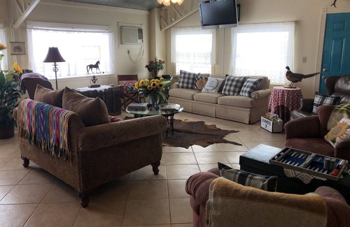 Waelder House | Family/pet friendly retreat, convenient to Austin, and south central Texas.