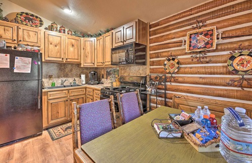 Pinetop-Lakeside Cabin | Family & Pet Friendly: Rustic Lakeside Cabin