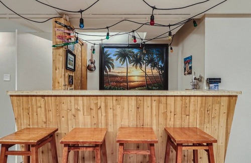Littleton House | Family/Pet friendly home - Hot tub - Tiki bar