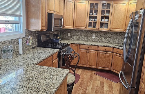 Island Park House | Family/Pet-Friendly 3 bedroom Apartment close to the beach.