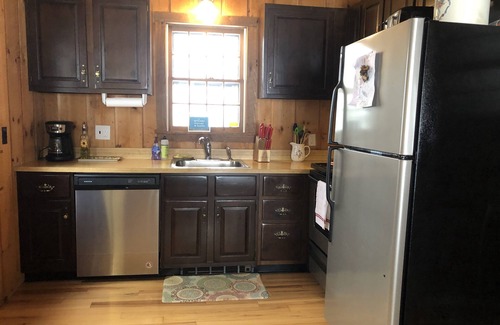 Londonderry House | Family/Pet Friendly Cabin w/Modern Upgrades: Minutes to Mountains, Farms, Lake