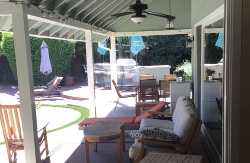 Northridge House | Family & Pet Friendly Home Sleeps 10 Pool BBQ Putting Green Universal