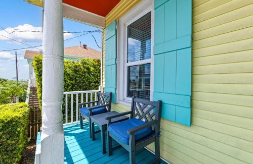 Galveston House | Family & Pet-Friendly - Walk to Beach & Pier