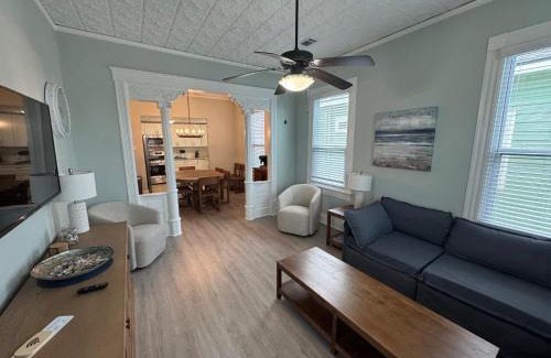 Galveston House | Family & Pet-Friendly - Walk to Beach & Pier