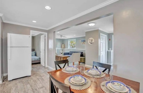 Hampton Apartment | Family, Pet & Kid-Friendly Apartment - Backyard - Grill