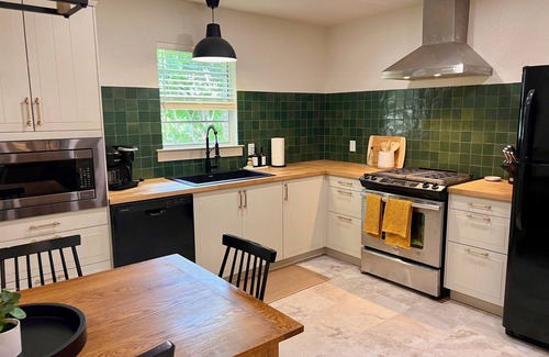Decatur House | Family-Ready 3BR + Backyard Near the Square