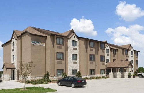 Gonzales House | Family Ready Rooms Close to Palmetto State Park | 4 Budget Wise Rooms
