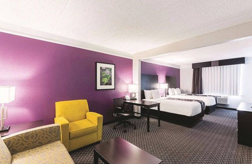 Arsenal Hotel | Family Ready Studio Suite | Free Parking & Complimentary Breakfast