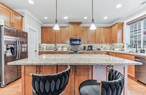 Beaverton House | Family Relocation Ready! Spacious 5 bed home — Pets Welcome, Near Nike & Intel