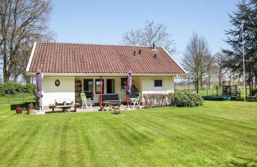 Heino House | Family residence with large garden