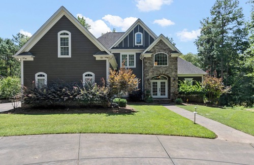 Catawba House | Family Resort! MINI GOLF, heated pool, lakefront, hot tub, game room & theater!